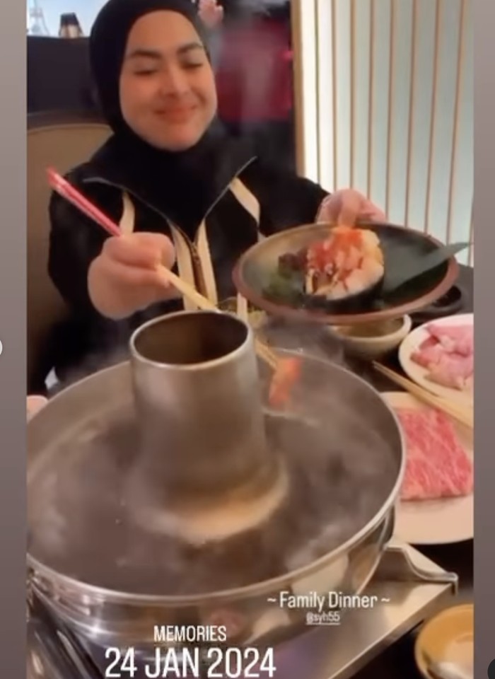 10 Potret Kulineran Mewah Aisyahrani, Adik Princess Syahrini 10 Potret Kulineran Mewah Aisyahrani, Adik Princess Syahrini