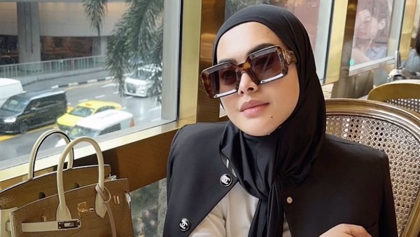 10 Potret Kulineran Mewah Aisyahrani, Adik Princess Syahrini