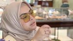 10 Potret Kulineran Mewah Aisyahrani, Adik Princess Syahrini