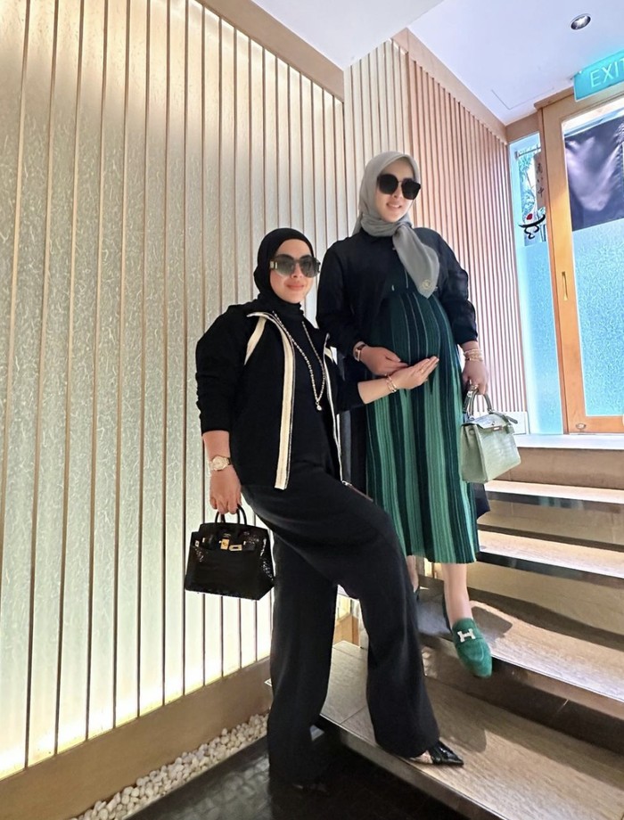 10 Potret Kulineran Mewah Aisyahrani, Adik Princess Syahrini 10 Potret Kulineran Mewah Aisyahrani, Adik Princess Syahrini