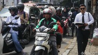 Kemacetan terjadi sepanjang 2 kilometer hingga titik macet.
