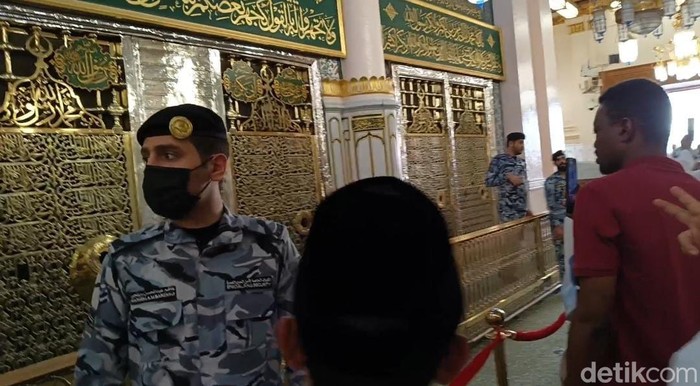 Bagian sisi samping Raudhah