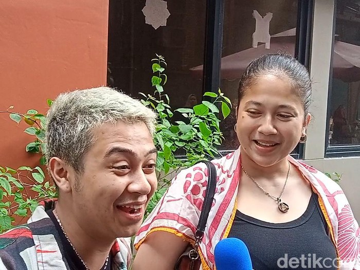 Bastian Steel dan Sitha Marino