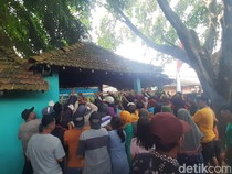 Warga Rela Berjubel Ngalap Berkah di Punden Mbah Kopek Demi Sawahnya Subur