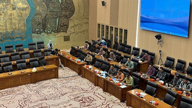 Dirut PLN Rapat dengan DPR