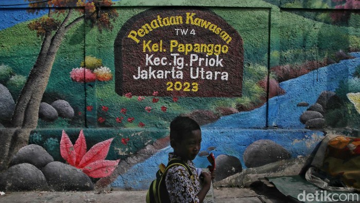 Edukasi Lingkungan hingga Biota Laut lewat Mural di Jakarta Utara