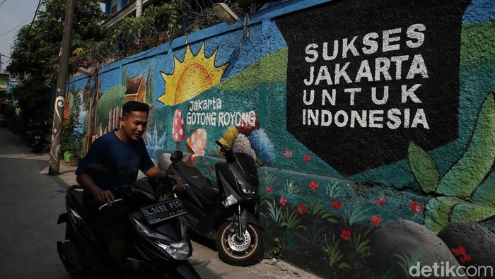 Edukasi Lingkungan hingga Biota Laut lewat Mural di Jakarta Utara