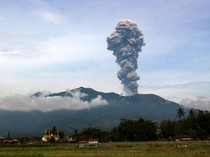 Gunung Marapi Erupsi, Semburkan Abu Vulkanik 800 Meter
