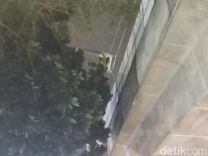 MRT Disetop Sementara, Petugas Masih Evakuasi Besi yang Jatuh