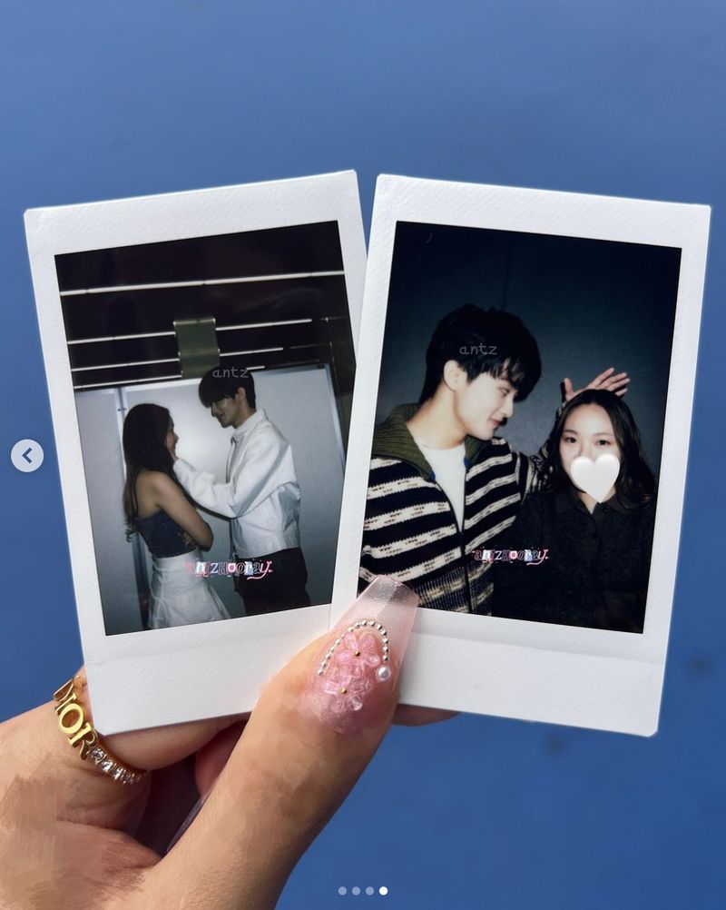 Foto Mesra Bareng Mark NCT, Fans Ini Terungkap Beli Album Hingga Rp 259 Juta Foto Mesra Bareng Mark NCT, Fans Ini Terungkap Beli Album Hingga Rp 259 Juta