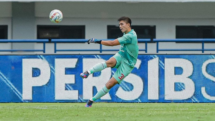 Kiper Persis Solo Gianluca Pandeynuwu