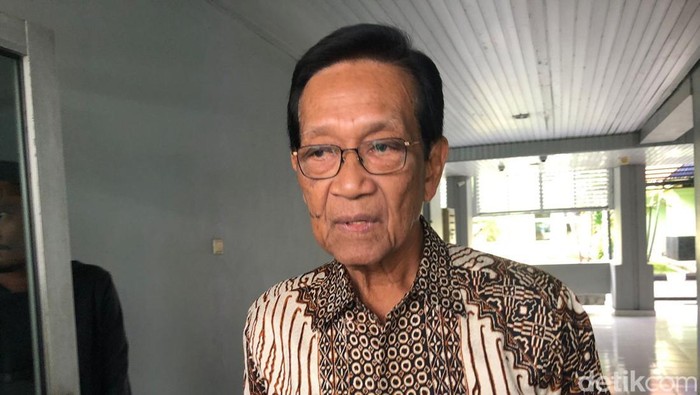 Gubernur DIY Sri Sultan Hamengku Buwono (HB) X ditemui wartawan di Kompleks Kepatihan, Kota Jogja, Kamis (30/5/2024).