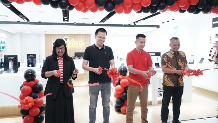 Hadir di FX Sudirman, Digiplus Sasar Masyarakat Ibu Kota Digiplus terus memperluas jangkauan guna memberikan pengalaman berbelanja. Mereka membuka outlet di FX Sudirman lantai satu.