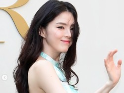 7 Gaya Elegan Han So Hee di Acara DIOR, Tato di Bawah Ketiak Bikin Salfok