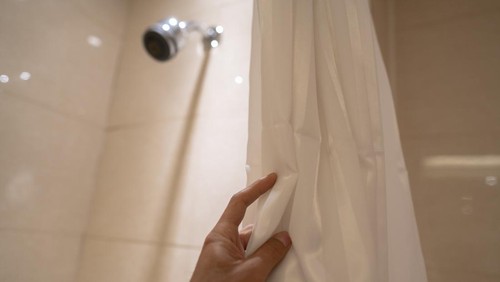 Ilustrasi tirai kamar mandi