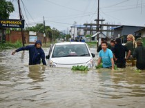 India Diterjang Banjir Bandang Imbas Topan Remal