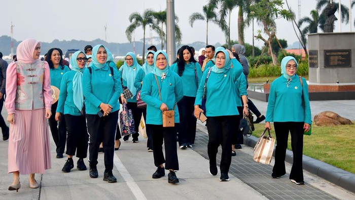 Iriana dan istri-istri menteri kunker ke NTB,