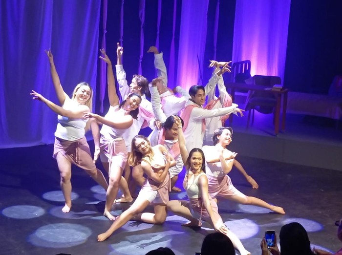 Jakarta Art House atau JAH menggelar pentas seni teater musikal berjudul Alunan Hati.