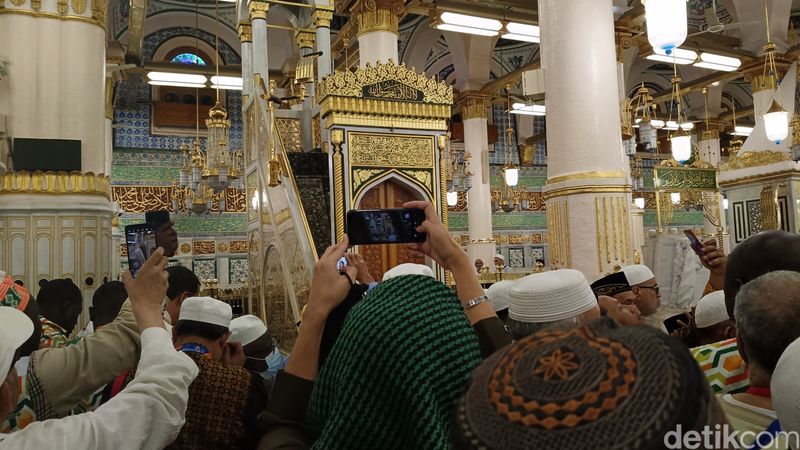 Jemaah haji khusus Maktour masuk Raudhah, Kamis (30/5/2024).