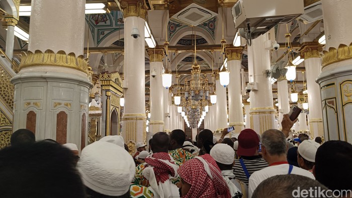 Jemaah haji khusus Maktour masuk Raudhah, Kamis (30/5/2024).