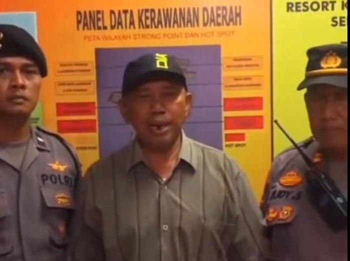 Jukir liar lempar makanan ke mobil