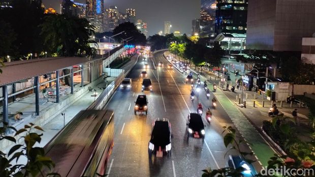 Kemacetan juga tampak di Ini Jalan Sudirman arah Semanggi (Shella/detikcom)
