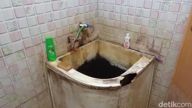 Kondisi terkini lokasi temuan mayat pria dalam toren air di Pondok Aren, Tangsel.