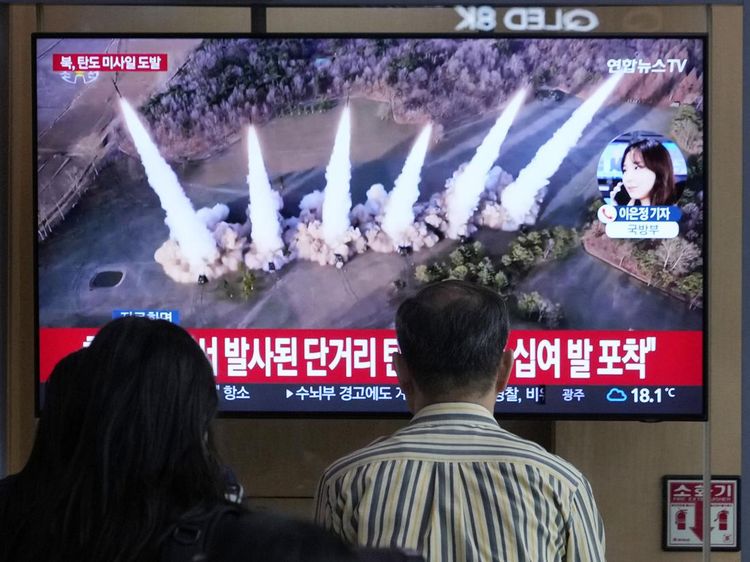 Korea Utara Tembakkan Rentetan Rudal Balistik Jarak Pendek