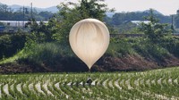 Korut Akan Berhenti Kirim Balon Raksasa Isi Sampah ke Korea Selatan