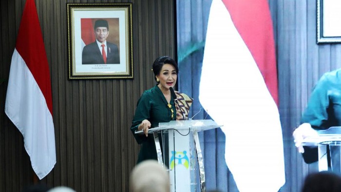 Kowani Gelar Talkshow dan Parade Kebaya Ketua Umum Kowani Giwo Rubianto Wiyogo bersama pengurus, Ketua Panitia Hari Kebaya Nasional (HKN) Masyitoh Chusnan, Akademisi Bondan Kanumoyoso, Ketua MWA USU Nurmala Kartini Syahrir, Ketua Komisi Nasional Indonesia untuk UNESCO Itje Chodidjah, Dosen FIB Indiah Marsaban, Pimpinan PPWN Etty Nafis menghadiri kegiatan talkshow dan parade kebaya bertema Perspektif Kebaya Sebagai Identitas Bangsa Indonesia di Kantor Kementerian Pemberdayaan Perempuan dan Perlindungan Anak (Kemen PPPA), Jakarta, Kamis (30/5/24).