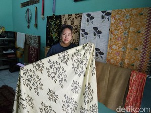 Jalan Terjal Kurniasih Jaga Eksistensi Kampung Batik Kasepuhan