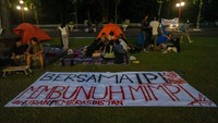 Aksi tersebut bentuk protes atas tingginya nominal Uang Kuliah Tunggal (UKT).   