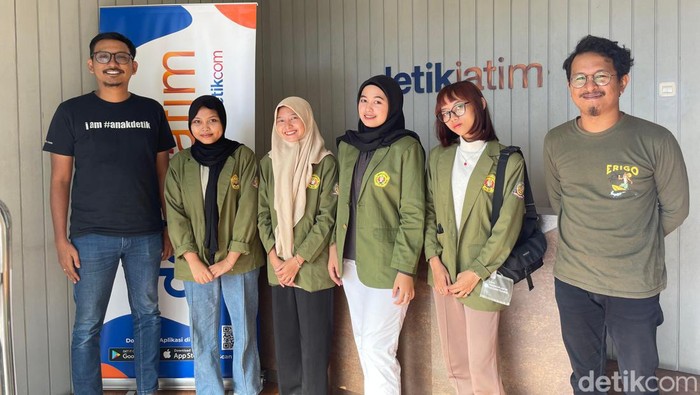Mahasiswa UPN Veteran Surabaya mengunjungi kantor detikJatim.
