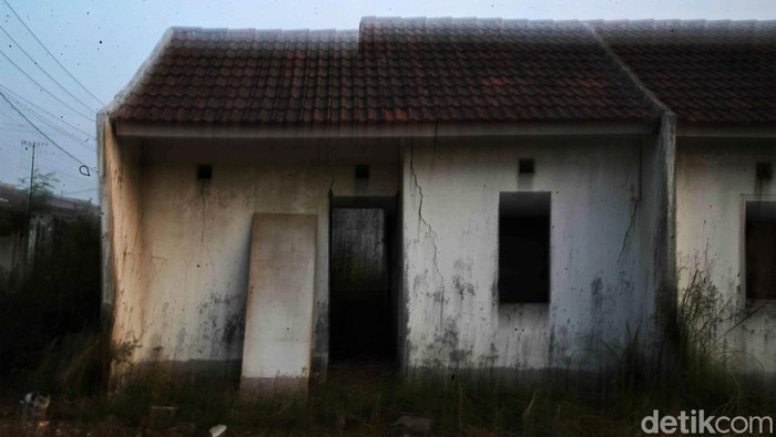 Salah satu perumahan subsidi di Bekasi, Jabar, tampak tak terawat. Kondisi perumahan itu terlihat di tengah hebohnya rencana pemotongan gaji untuk iuran Tapera.