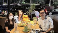 Tahun lalu, artis kelahiran 1984 ini juga buka puasa bersama mantan suami, Lembu dan anaknya. Mereka makan di Kitchette Kemang Village. Foto: Instagram @masayuanastasia