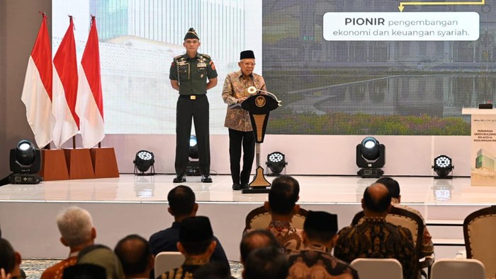 Momen Wapres Ma'ruf Amin Resmikan Gedung BSI Aceh Wakil Presiden Ma'ruf Amin meresmikan gedung Landmark Bank Syariah Indonesia (BSI) Aceh yang menjadi bangunan tertinggi di Serambi Makkah. Proses peresmian berlangsung di lantai delapan gedung beralamat di Jalan Daud Beureueh, Kota Banda Aceh, Kamis (30/5/2024).