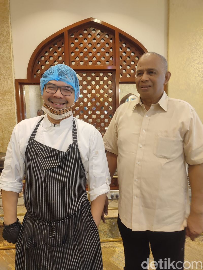 Muslim dan Pipiet, Chef di Balik Ragam Menu Maknyus di Hilton Madinah