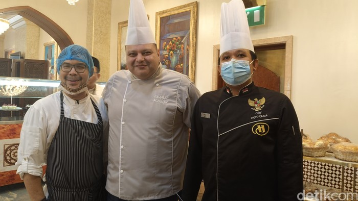 Muslim dan Pipiet, Chef di Balik Ragam Menu Maknyus di Hilton Madinah