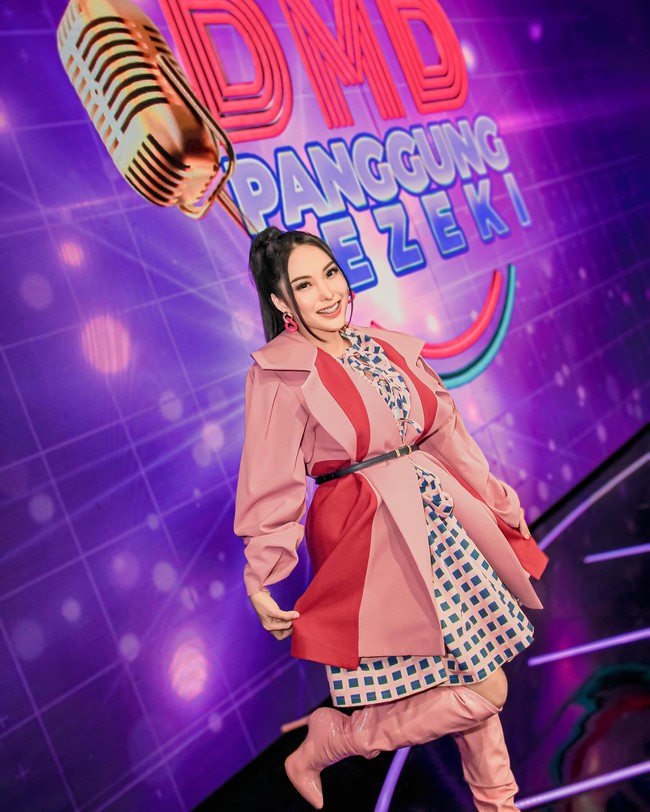 Jadi saksi dalam sidang pemerasan eselon satu di (Kementan), Nayunda mengungkap hubungannya dengan SYL dan keluarga. Wanita 32 tahun tersebut mengaku awalnya mengenal SYL dari anaknya karena pernah sama-sama tergabung dalam Granita (Garda Wanita) Malahayati Partai Nasdem. Foto: Instagram