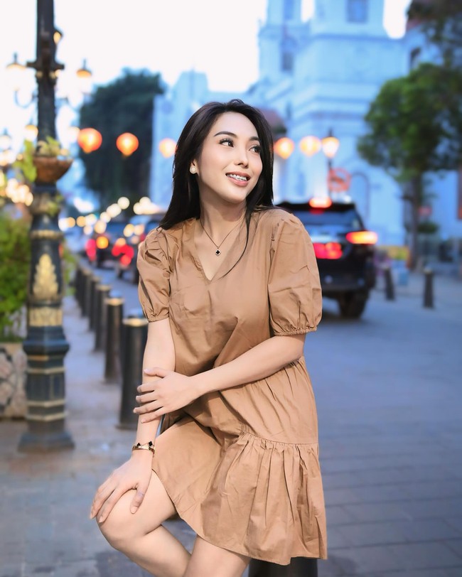 Adapun berbagai barang-barang branded yang dihadiahkan SYL kepada Nayunda, seperti kalung emas hingga tas Balenciaga. Foto: Instagram