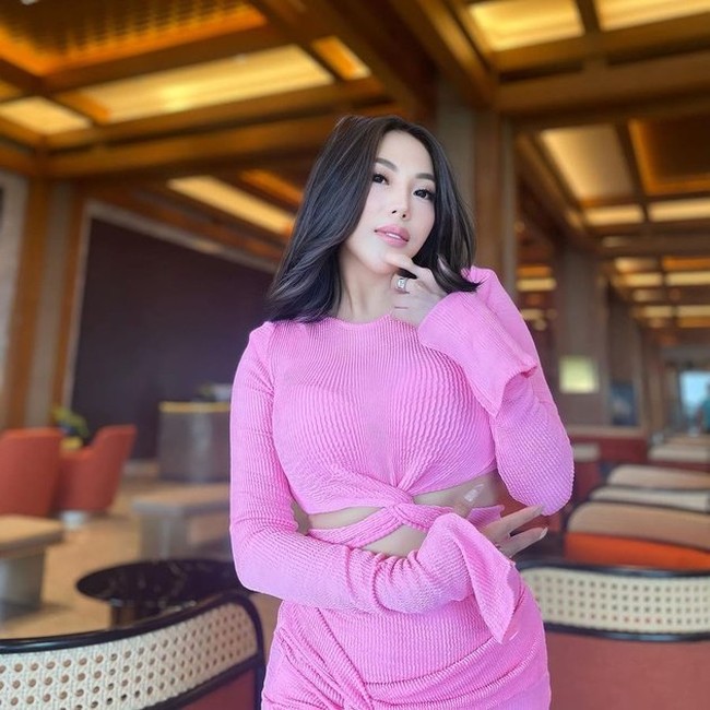 Begini penampilan cantik penyanyi jebolan Rising Star Indonesia Dangdut itu dengan busana kasual yang tak kalah menawan.  Foto: Instagram