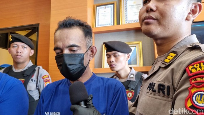 Pelaku pencurian dengan kekerasan di JJLS Bantul saat dihadirkan dalam jumpa pers Polres Bantul, Kamis (30/5/2024).