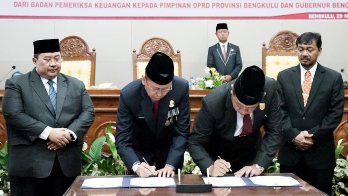 Penyerahan dokumen WTP Pemprov Bengkulu dari BPK