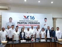 Perindo Beri Surat Rekomendasi Dominggus Mandacan untuk Pilgub Papua Barat