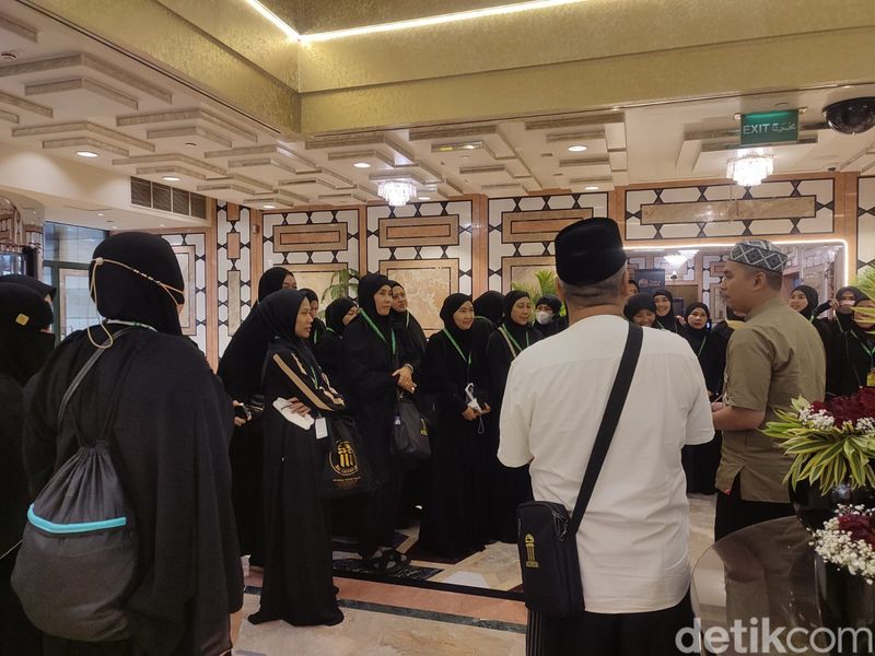 Persiapan jemaah haji perempuan ke Raudhah