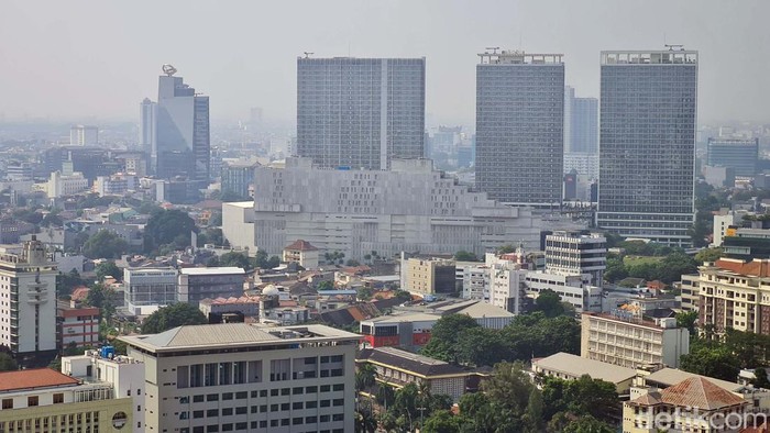 Perkiraan pertumbuhan ekonomi Indonesia berkisar pada angka 5,1-5,5 persen di 2025 mendatang. Itu terjadi di awal pemerintahan Prabowo-Gibran.