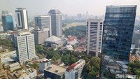 Sementara itu ekonom senior Mari Elka Pangestu memperkirakan, pertumbuhan ekonomi Indonesia masih berkisar di angka 5% pada tahun depan. Hal ini tak lepas dari situasi eksternal yang tidak pasti. Mari membeberkan, untuk mendorong pertumbuhan ekonomi di atas 5%, Indonesia perlu mencari sumber-sumber pertumbuhan ekonomi baru, mulai dari sisi investasi, pemulihan consumer confidence di dalam negeri ataupun perbaikan dari eksternal.  