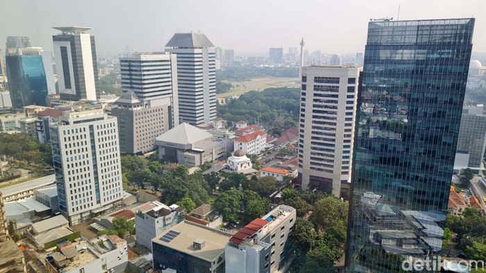 Perkiraan pertumbuhan ekonomi Indonesia berkisar pada angka 5,1-5,5 persen di 2025 mendatang. Itu terjadi di awal pemerintahan Prabowo-Gibran.