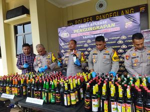 Polres Pandeglang Sita 1.432 Botol Miras, 9 Penjual Disanksi Tipiring