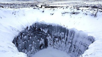 Tanah beku (permafrost) di Siberia kerap menyimpan metana, yang jika dipanaskan akan menimbulkan ledakan besar tak lama setelah gas tersebut mulai menguap. (Foto: Internet)